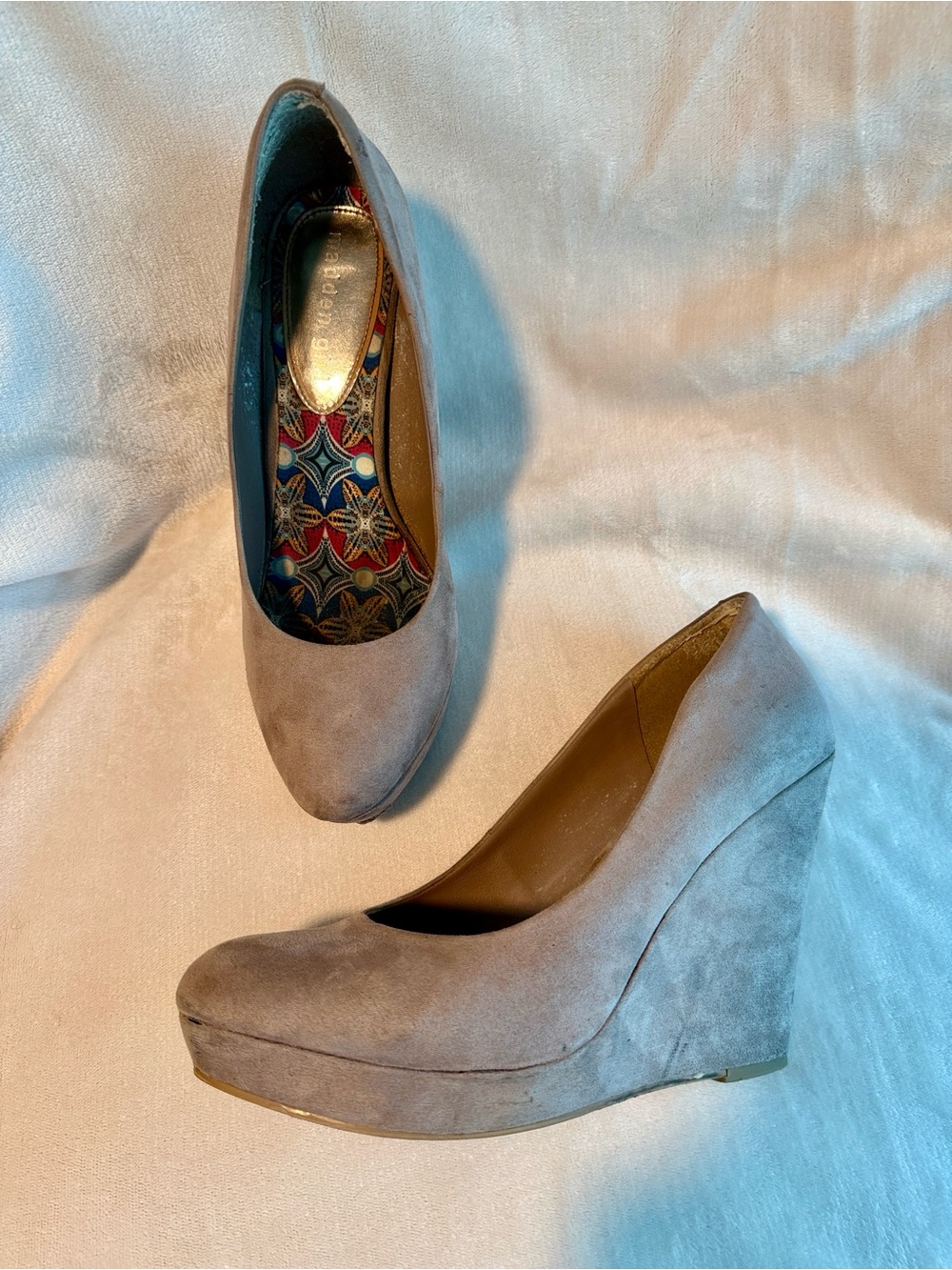 Madden Girl Taupe Suede look Platform Wedge Pumps, Size 9